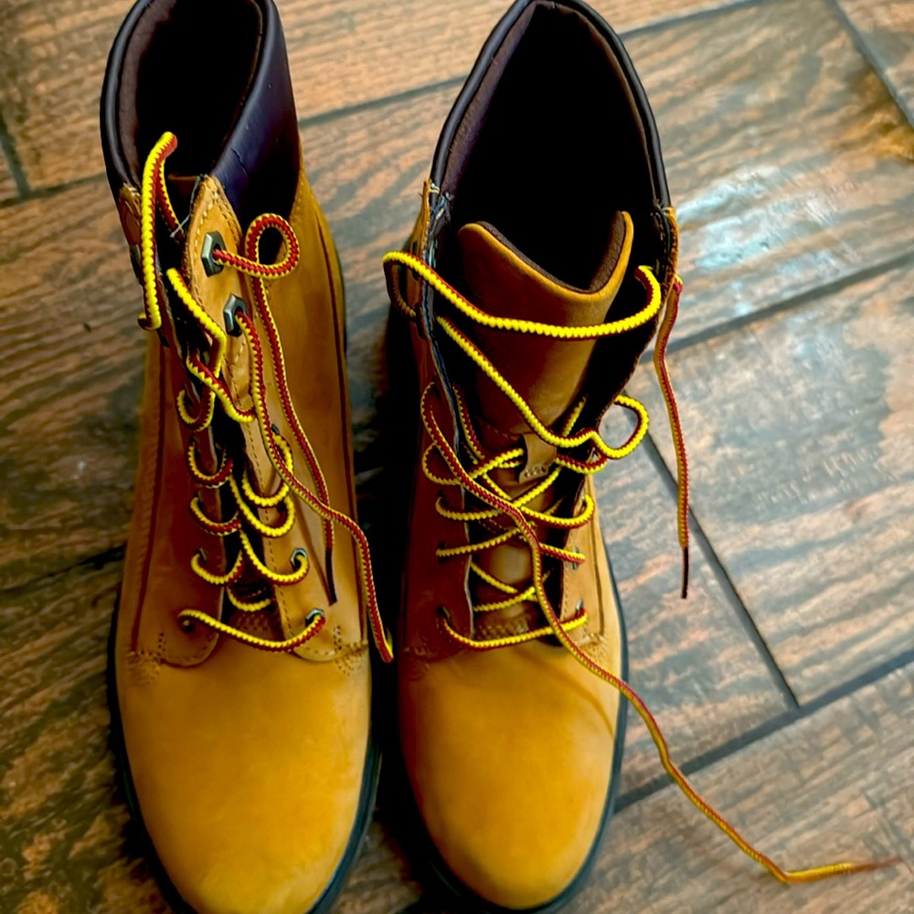 Women Timberlands new without box
